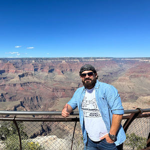 Meet your Posher, Efrain david